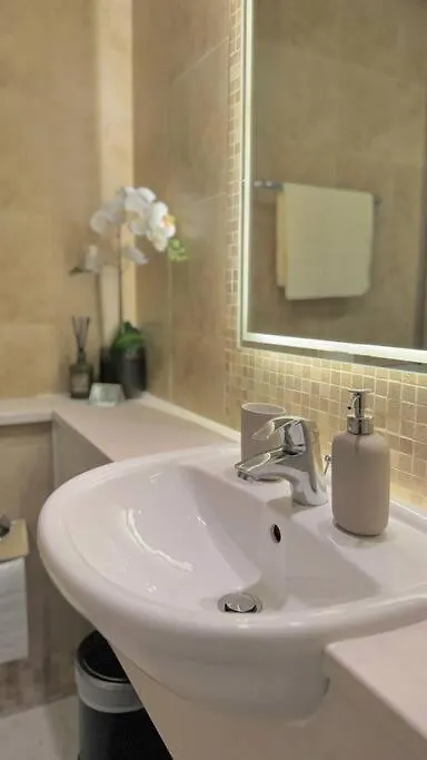 Amazing Modern Spacious Studio At Sky Gardens Difc Apartment Dubai